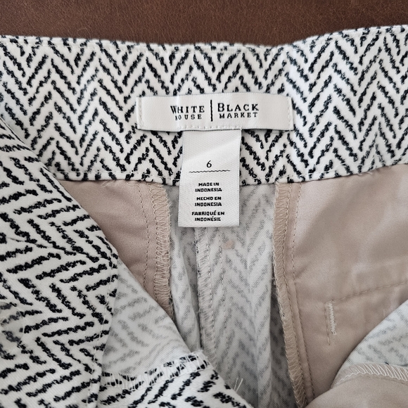 WHBM-Chevron print shorts - Picture 3 of 4